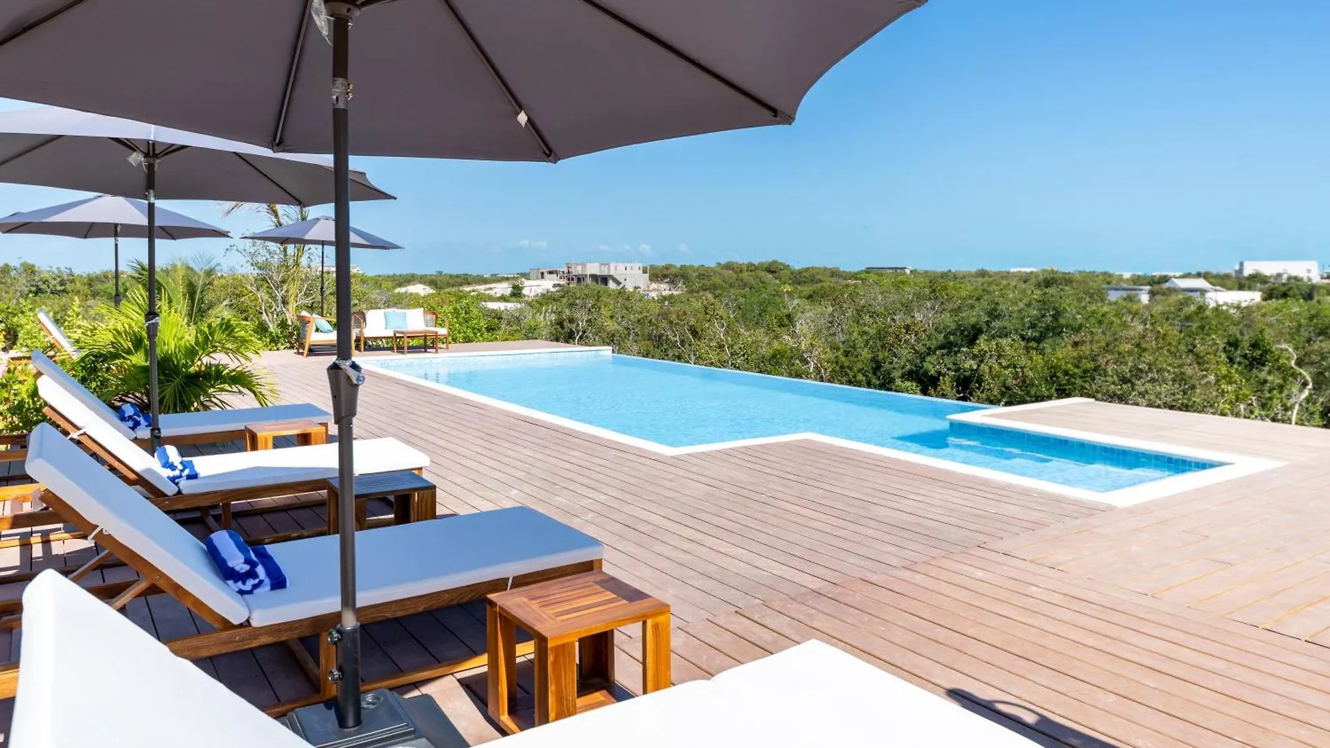 Coral I Long Bay Retreat I Luxury Stay Near Grace Bay & Long Bay Beach Apartment