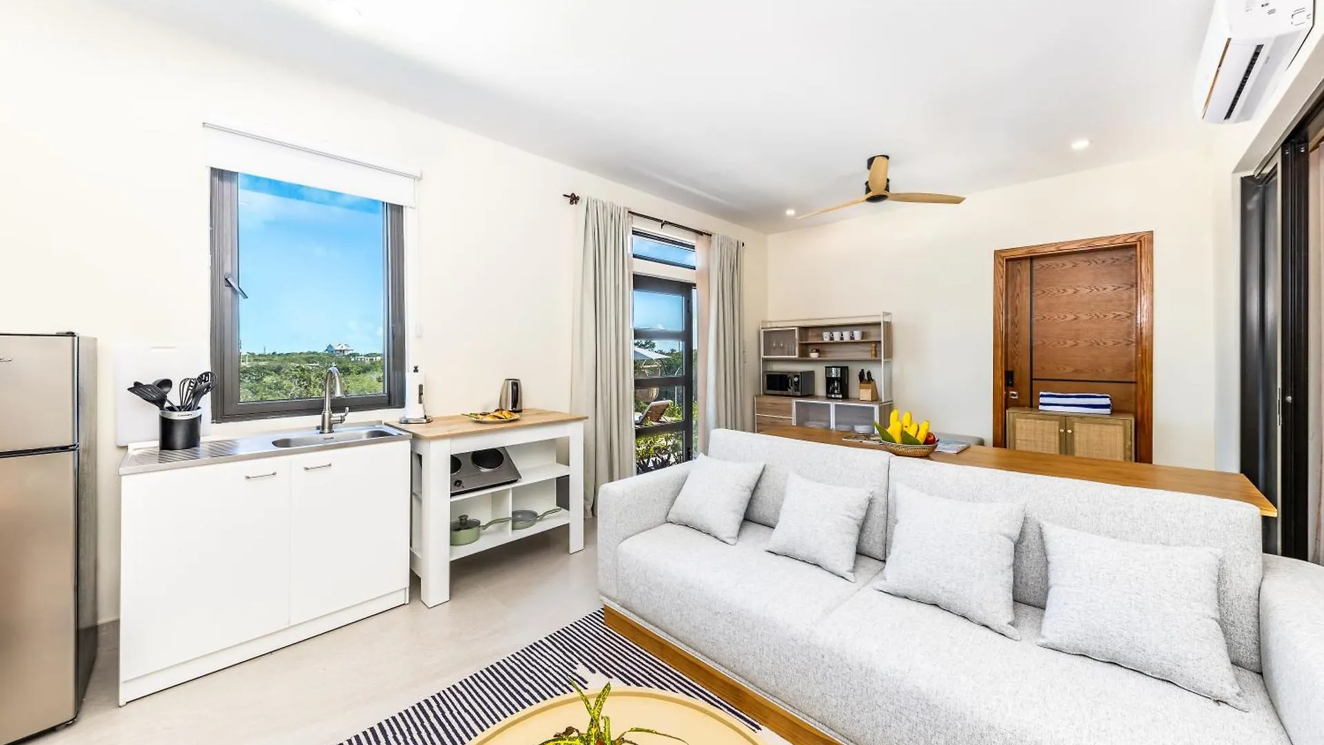 Coral I Long Bay Retreat I Luxury Stay Near Grace Bay & Long Bay Beach Lägenhet